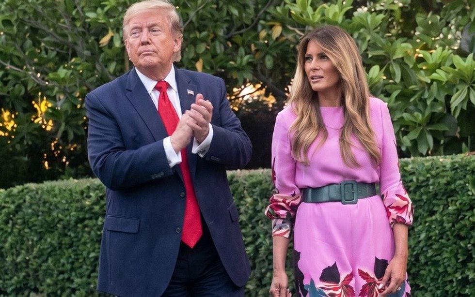 Donald Trump kërceu 'vallëzimin' e tij të njohur, reagimi i Melanias bëhet viral në rrjetet sociale