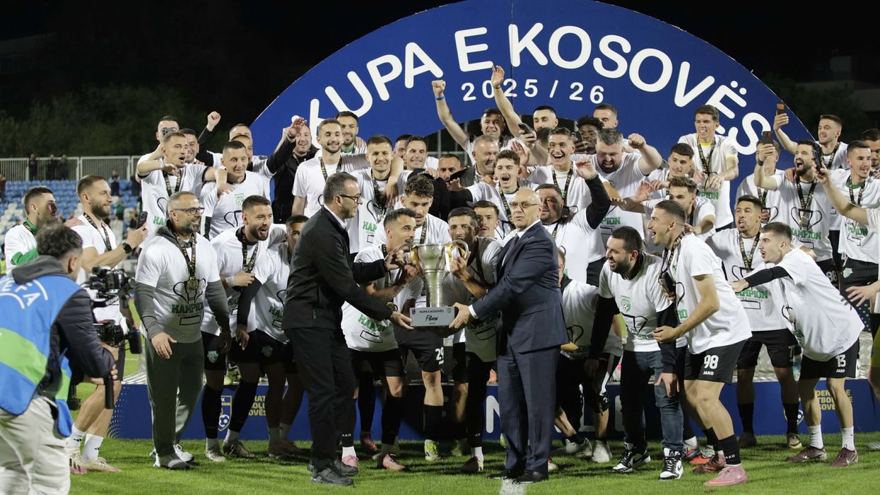 Momente nga ndarja e trofeut për Dukagjinin - klinasit shijojnë Kupën e Kosovës për herë të parë Momente nga ndarja e trofeut për Dukagjinin - klinasit shijojnë Kupën e Kosovës për herë të parë