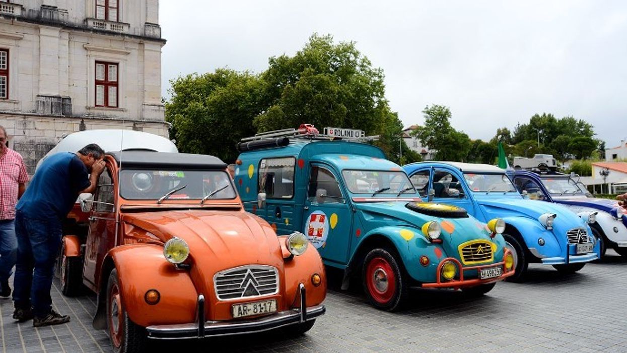 Citroën rikthen ikonën 2CV “Spaček” - vjen si makinë elektrike nga viti 2028 Citroën rikthen ikonën 2CV “Spaček” - vjen si makinë elektrike nga viti 2028
