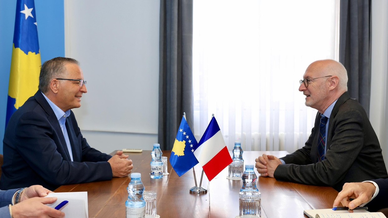 Hamza në takimin me ambasadorin Guérot: PDK do të angazhohet për një proces zgjedhor demokratik, Kosova të tejkalojë krizat e vazhdueshme