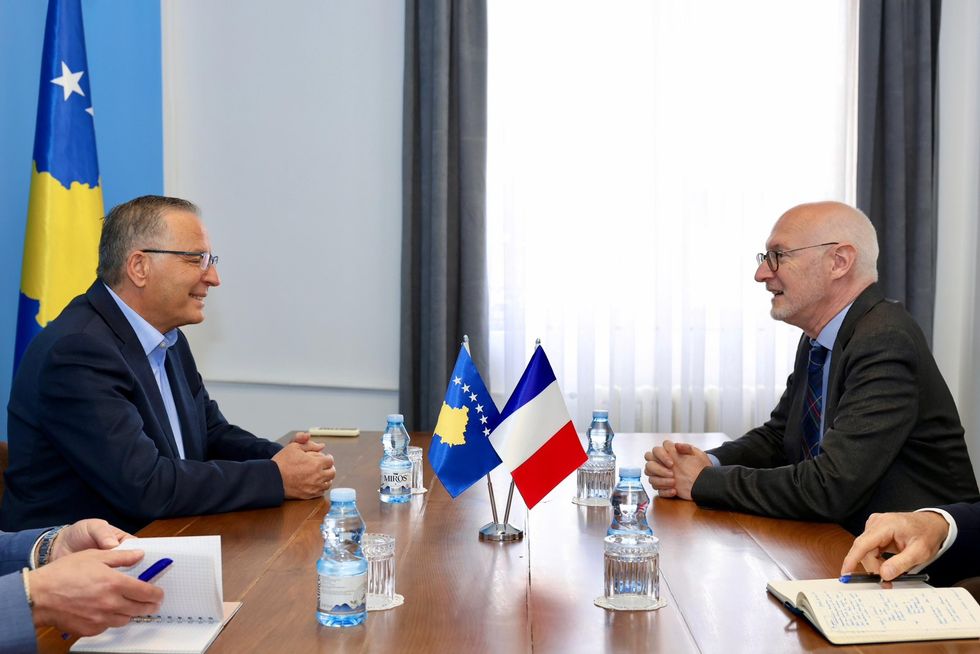Hamza në takimin me ambasadorin Guérot: PDK do të angazhohet për një proces zgjedhor demokratik, Kosova të tejkalojë krizat e vazhdueshme