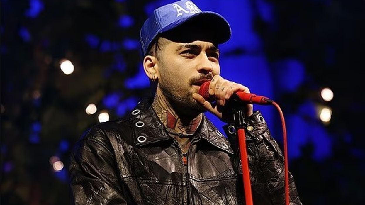 Zayn Malik përballet me një tjetër incident gjatë rikthimit të tij, fansi i hedh shishe uji në Londër Zayn Malik përballet me një tjetër incident gjatë rikthimit të tij, fansi i hedh shishe uji në Londër