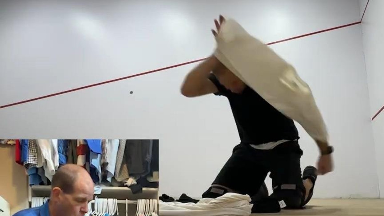 Burri vesh 32 bluza në një minutë, shënon rekord botëror