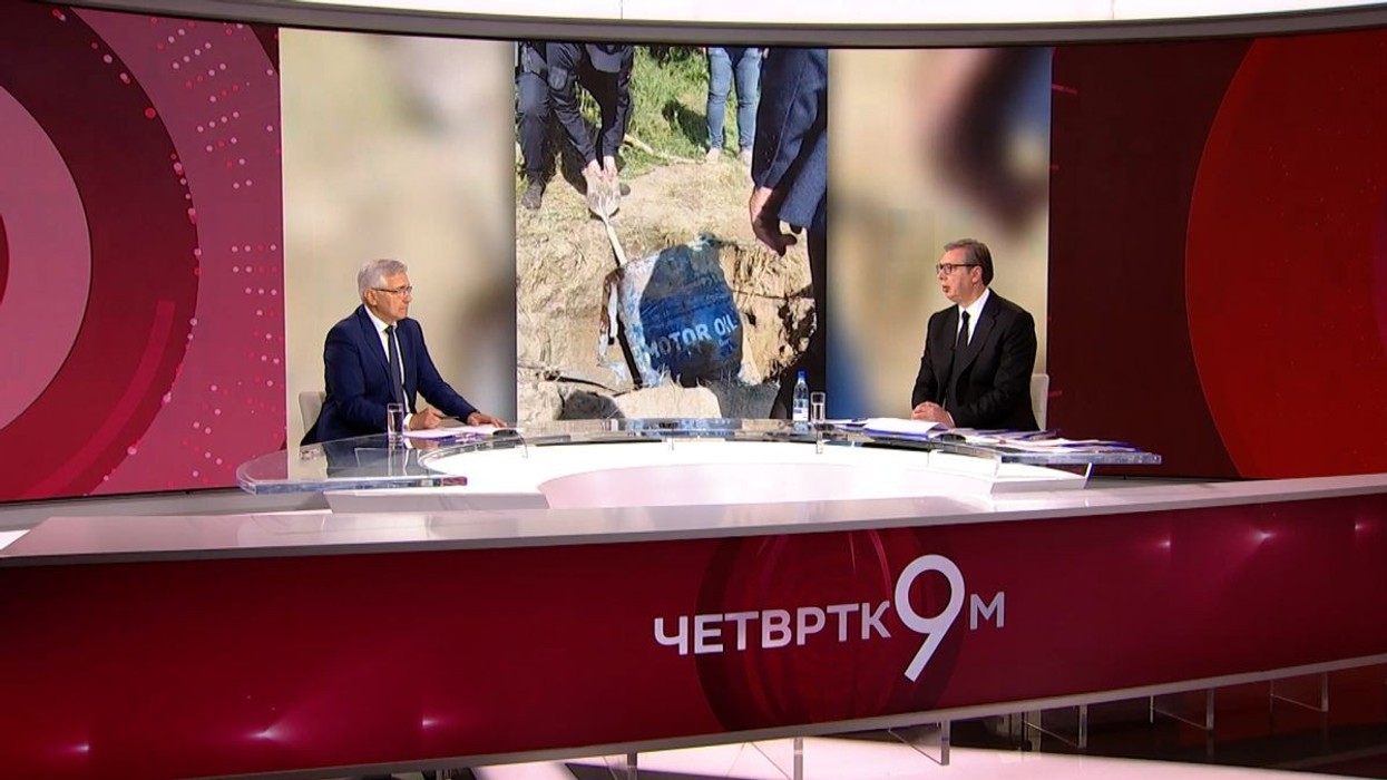 Vuçiq gjatë intervistës i bërtet moderatorit të televizionit publik të Serbisë
