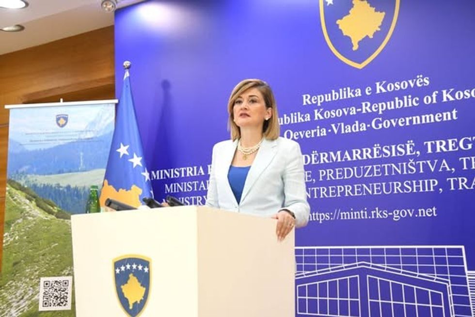 ​Rreth 200 mijë euro gjoba për njësorët, flet Kusari-Lila – prezanton edhe raportin e 100 ditëve të punës