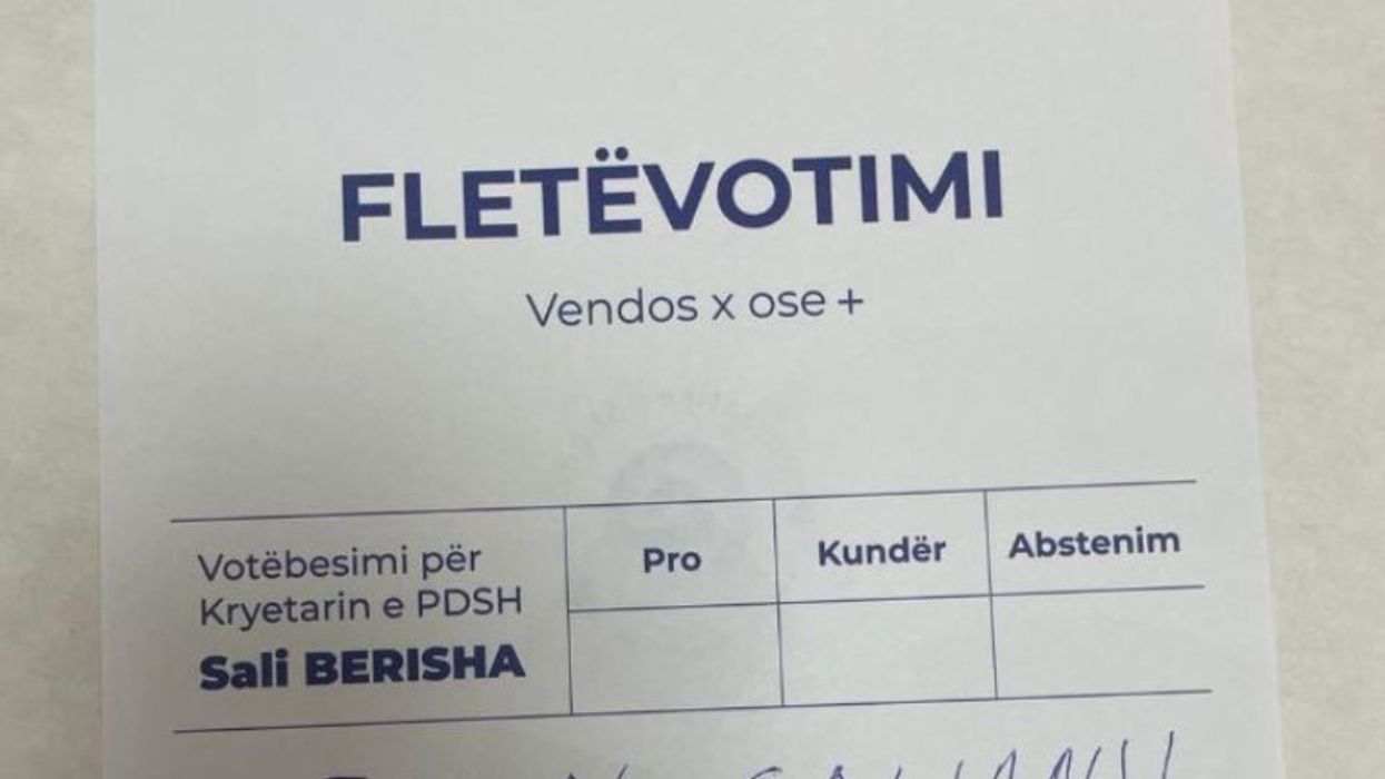 Zgjedhjet në PD, Salianji publikon fletët e votimit me emrin e tij: Demokratët po refuzojnë farsën Zgjedhjet në PD, Salianji publikon fletët e votimit me emrin e tij: Demokratët po refuzojnë farsën