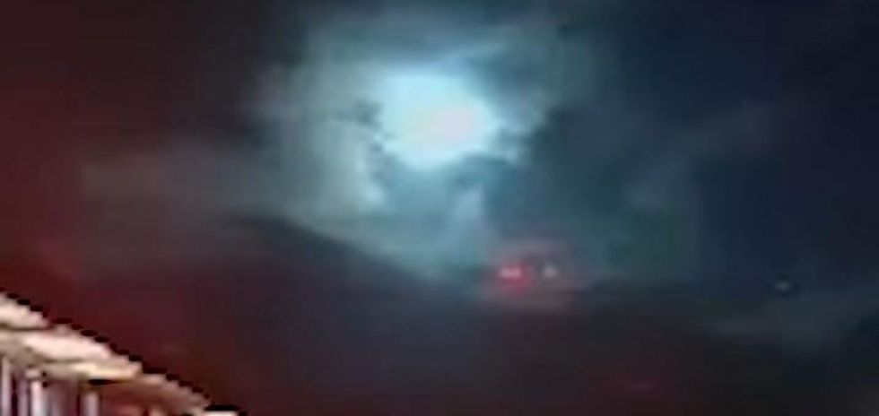 Qielli mbi Australi ndriçohet nga një meteor "i gjelbër" Qielli mbi Australi ndriçohet nga një meteor