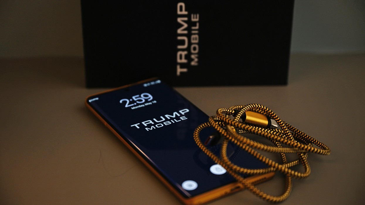 Dyshime për shpërndarje të informacioneve personale të klientëve, Trump Mobile nis hetimet