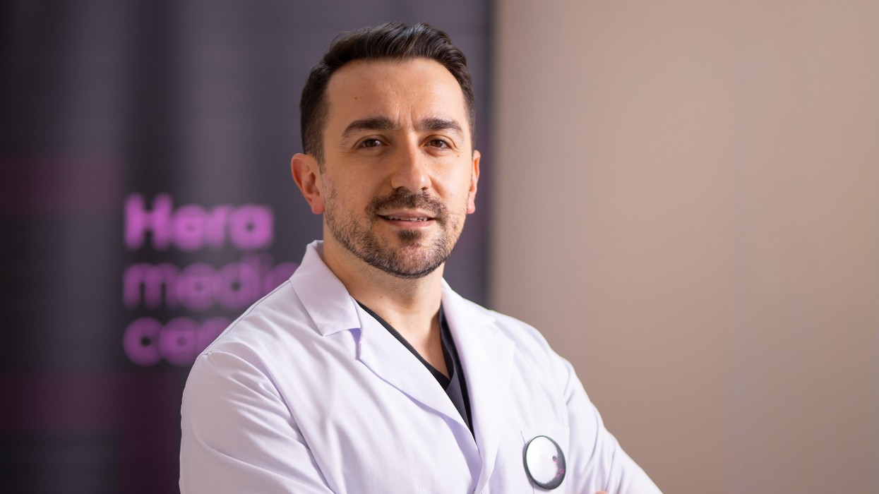 A po i zëvendëson “Invisalign” aparatet fikse për drejtimin e dhëmbëve?