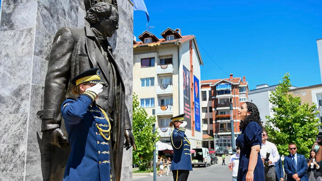 Dita e Presidentit, Osmani kujton Rugovën: Urtësia, demokracia dhe orientimi perëndimor janë trashëgimia e tij