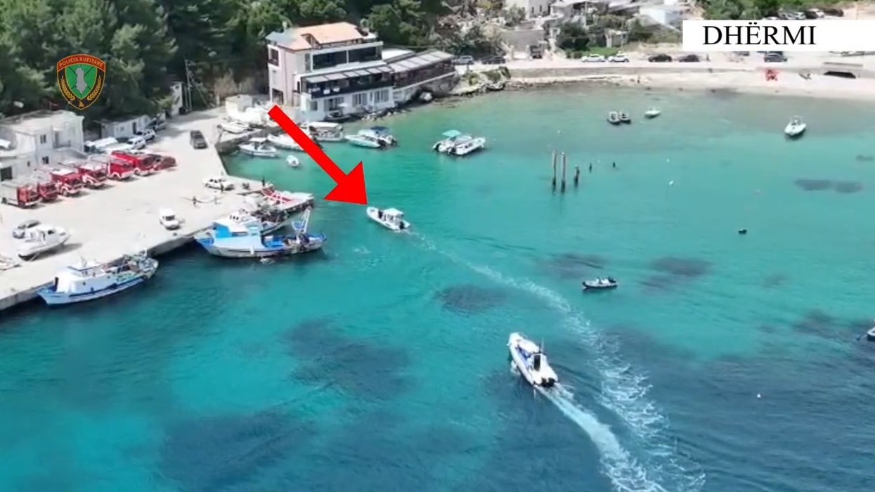 Rrezikoi jetën e pushuesve në plazh, gjobitet drejtuesi i mjetit lundrues