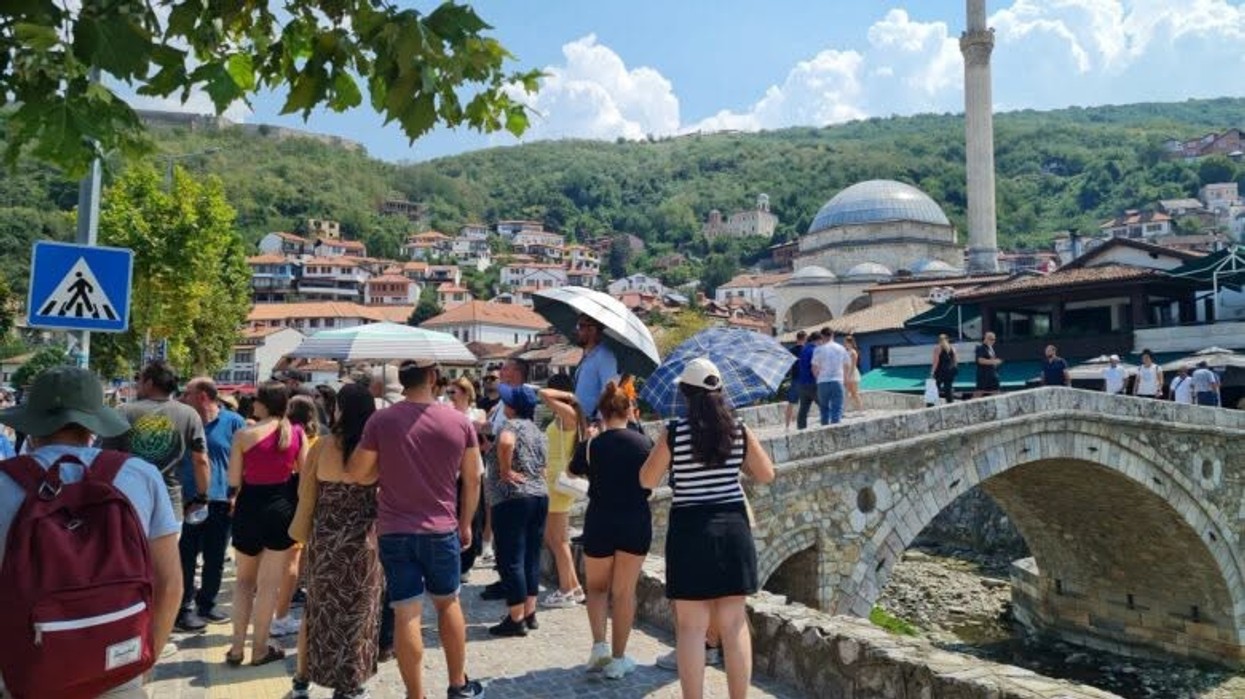 Incidentohet në Prizren turistja japoneze pas përplasjes me një qen endacak