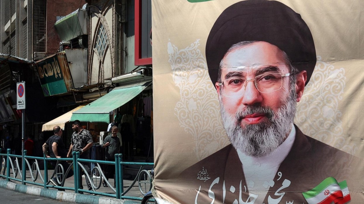 Këshilltari ushtarak i Khameneit pretendon se Irani ka "të drejtë ligjore" për të kontrolluar Ngushticën e Hormuzit
