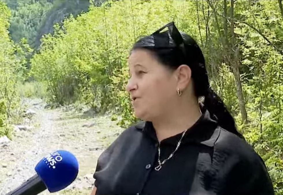 Nëna e Mirel Çokajt: Ai nuk i kishte as 100 lekë borxh kujt, atë e zhdukën në mal…