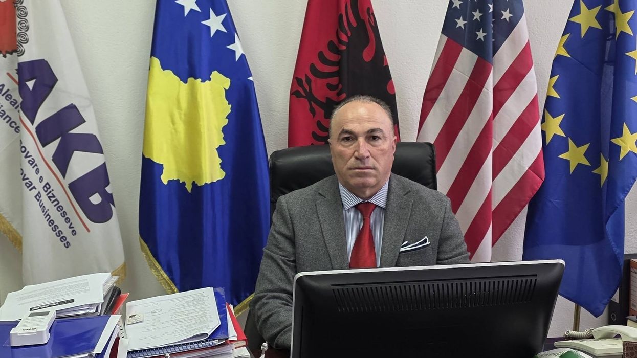 Pabarazi në mbështetje - AKB kritikon ndarjen e 100 eurove për sektorin privat Pabarazi në mbështetje - AKB kritikon ndarjen e 100 eurove për sektorin privat