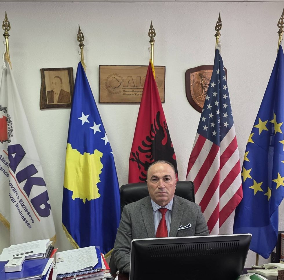 Pabarazi në mbështetje - AKB kritikon ndarjen e 100 eurove për sektorin privat
