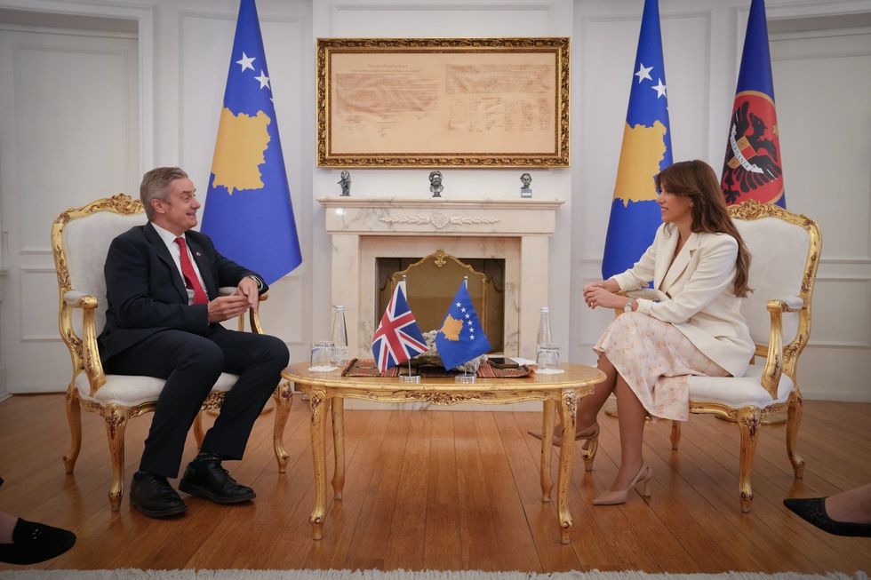 Zgjedhjet dhe stabiliteti institucional në fokus, Haxhiu pret ambasadorin e Mbretërisë së Bashkuar