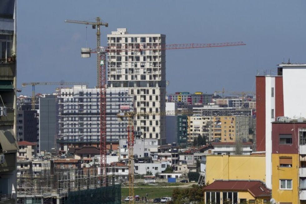 Mbi normat e OBSH, nga “Pazari i Ri” tek “21 Dhjetori”, zhurmat që po na “luajnë nga fiqiri”