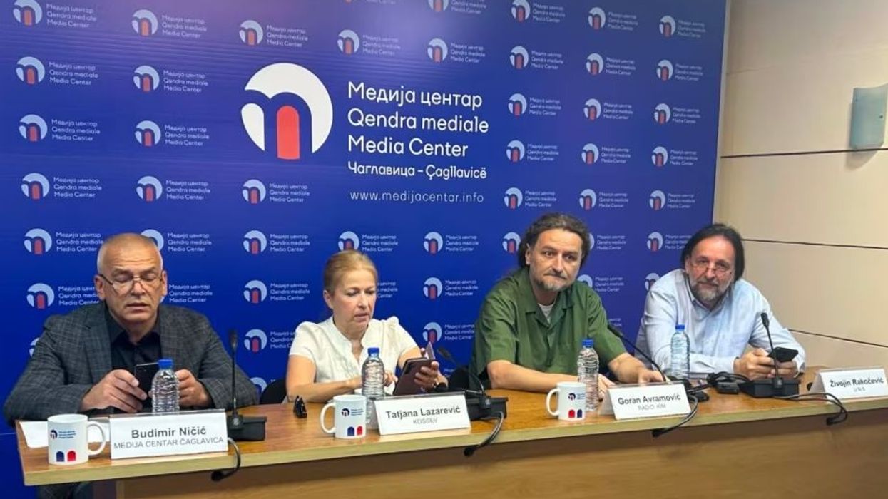Gazetarët ankohen për presion pas arrestimit të drejtorëve të institucioneve serbe në Kosovë Gazetarët ankohen për presion pas arrestimit të drejtorëve të institucioneve serbe në Kosovë