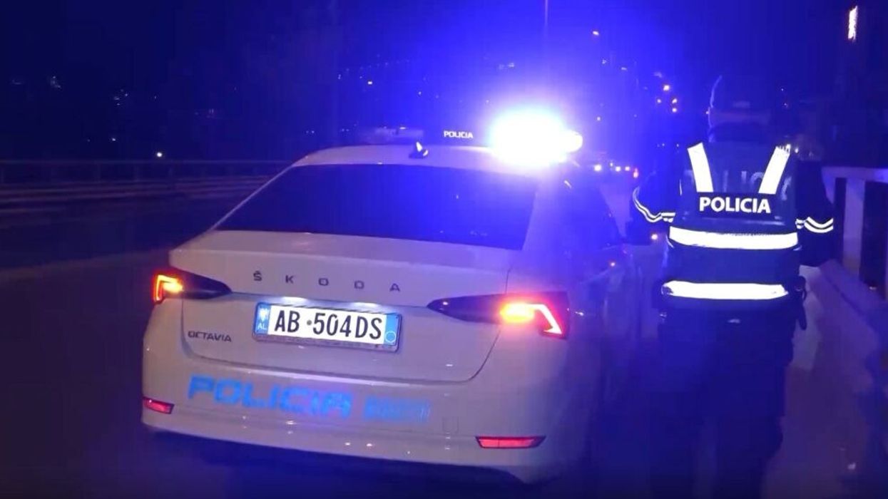 Ndërtimet pa leje “fundosin” policë, zyrtarë dhe biznesmenë në Sarandë Ndërtimet pa leje “fundosin” policë, zyrtarë dhe biznesmenë në Sarandë