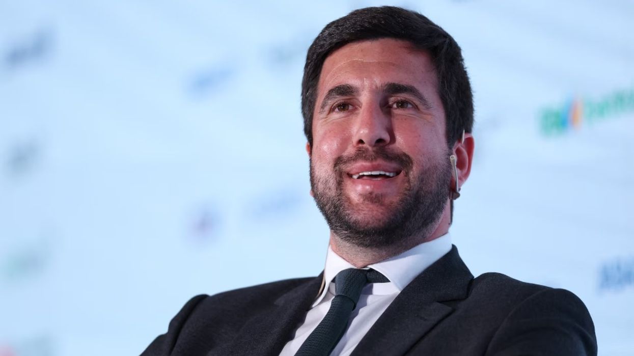 “Kemi nënshkruar kontrata me dy yje ndërkombëtarë” – kandidati presidencial i Realit ndez garën me premtimin e madh “Kemi nënshkruar kontrata me dy yje ndërkombëtarë” – kandidati presidencial i Realit ndez garën me premtimin e madh