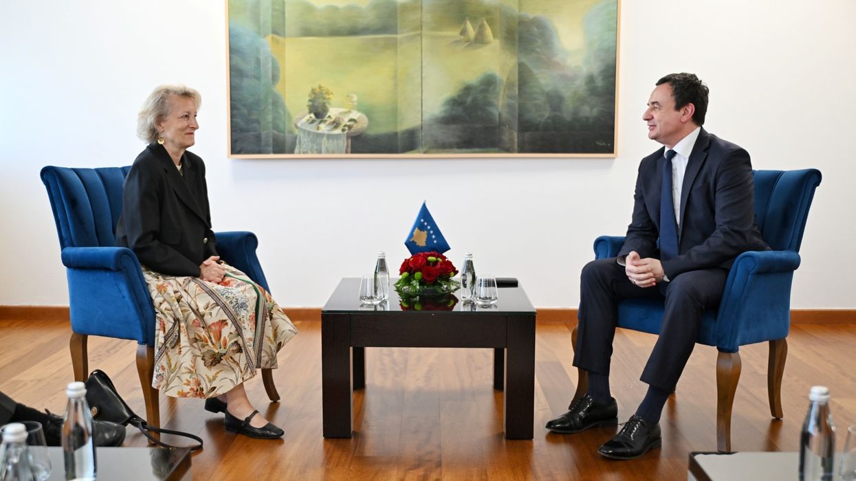 Kurti pret në takim drejtoreshën e Qendrës Kulturore të Kosovës në Paris Kurti pret në takim drejtoreshën e Qendrës Kulturore të Kosovës në Paris