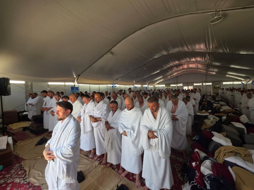 Në prag të Kurban Bajramit, haxhilerët kosovarë kryejnë ritualin e Arafatit Në prag të Kurban Bajramit, haxhilerët kosovarë kryejnë ritualin e Arafatit