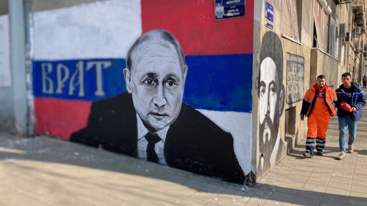 Rusia si Serbia aktivizon propagandën para zgjedhjeve – RT fabrikon lajme kundër Kurtit
