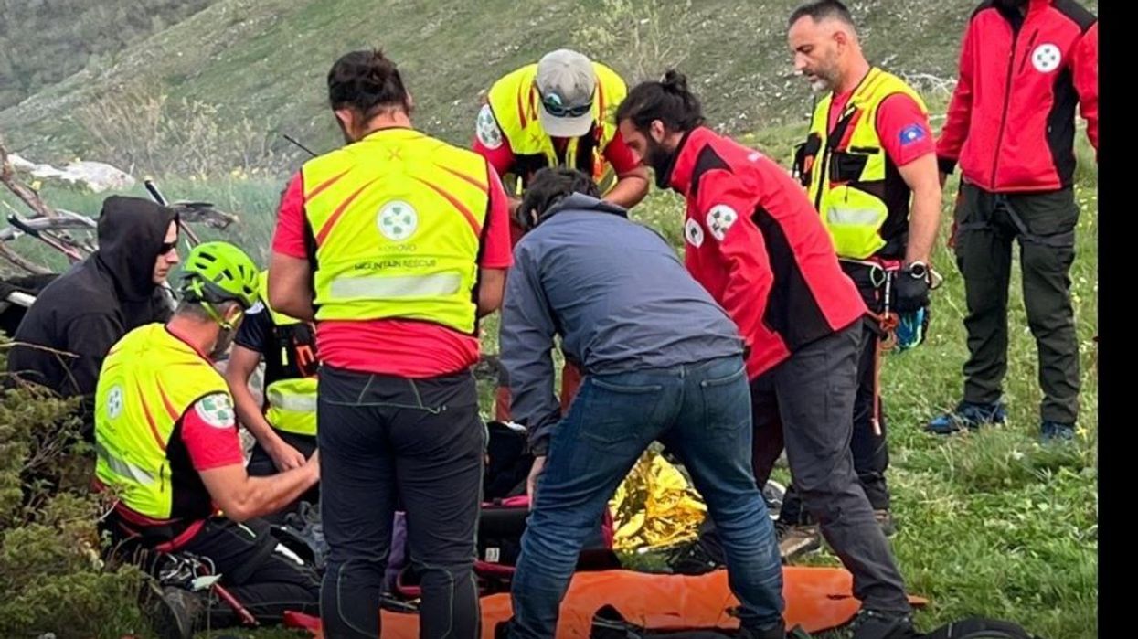 Bie në terren të thepisur dhe pëson lëndime të rënda, shpëtohet shtetasi gjerman në Luboten Bie në terren të thepisur dhe pëson lëndime të rënda, shpëtohet shtetasi gjerman në Luboten