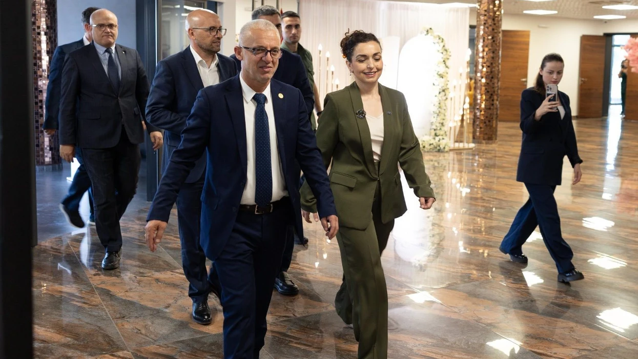 Osmani viziton të moshuarit në Suharekë dhe BIK-un: Një shoqëri që harron të moshuarit e saj, humb shpirtin