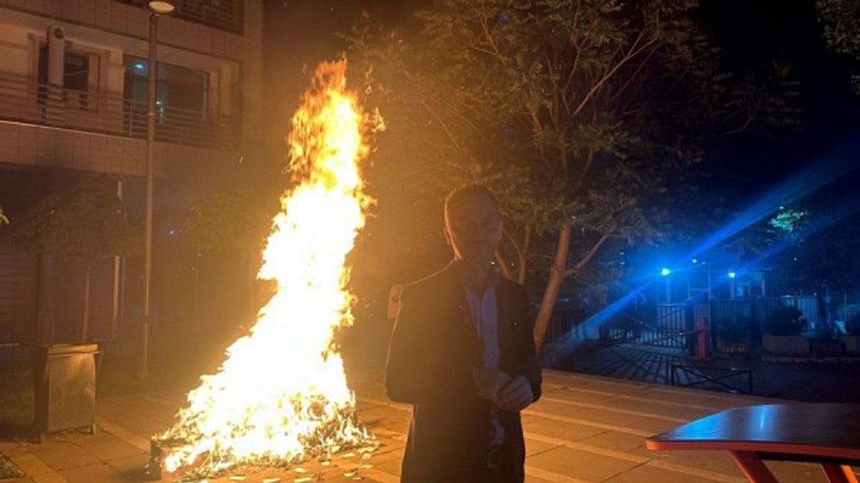 “Djegin paratë”, PSD me aksion simbolik hap fushatën zgjedhore