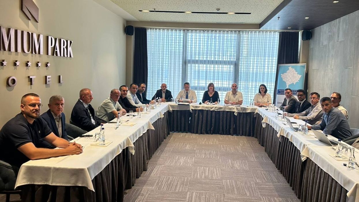 AKK hedh akuza drejt nivelit qendror se po ndërhynë në kompetencat ligjore dhe financiare të komunave AKK hedh akuza drejt nivelit qendror se po ndërhynë në kompetencat ligjore dhe financiare të komunave