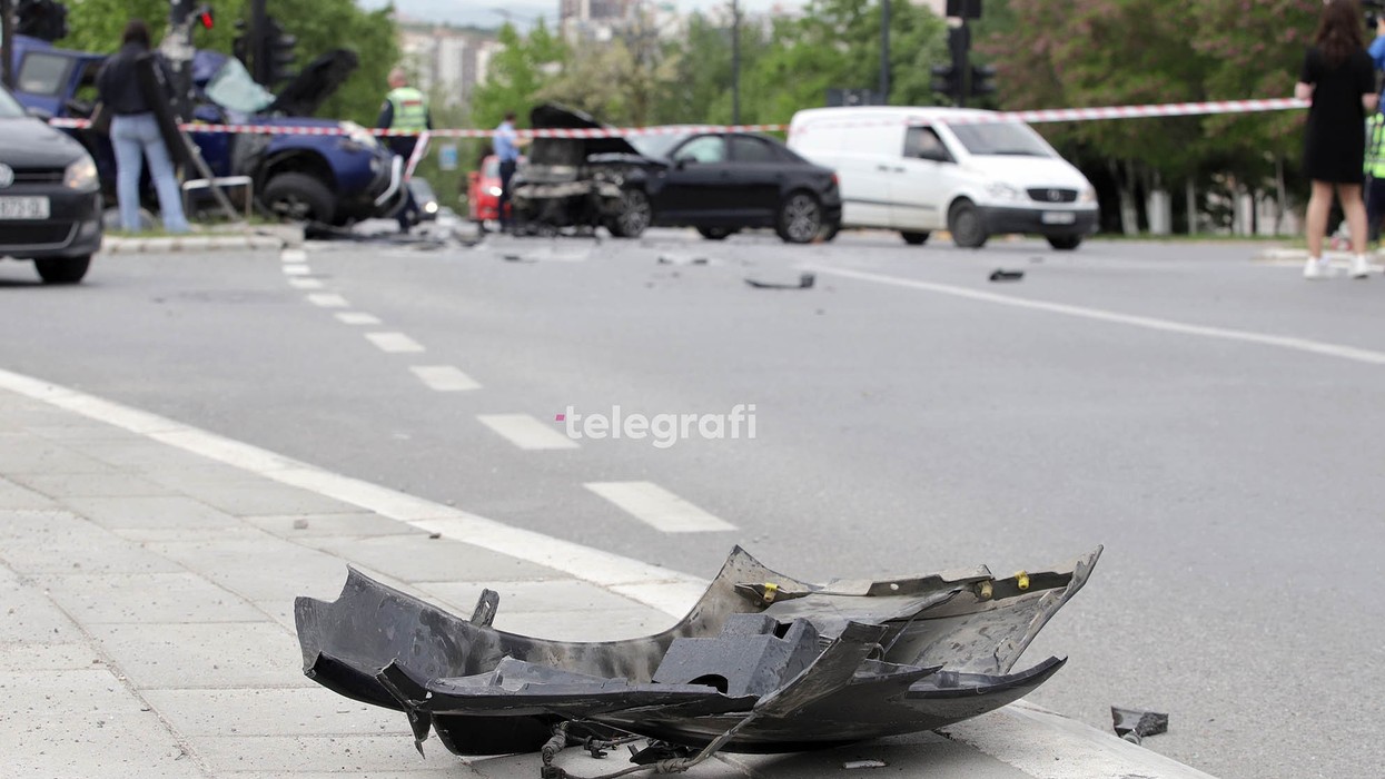 Vdes një 70 vjeçar në një aksident mes dy veturash në rrugën Viti-Ramnishtë, një tjetër lëndohet