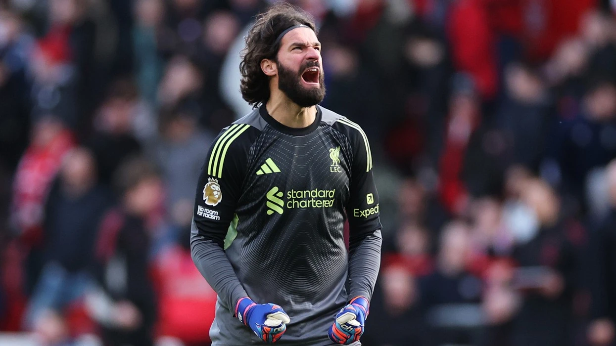 Gjiganti italian dhe Alisson po i bëjnë presion Liverpoolit