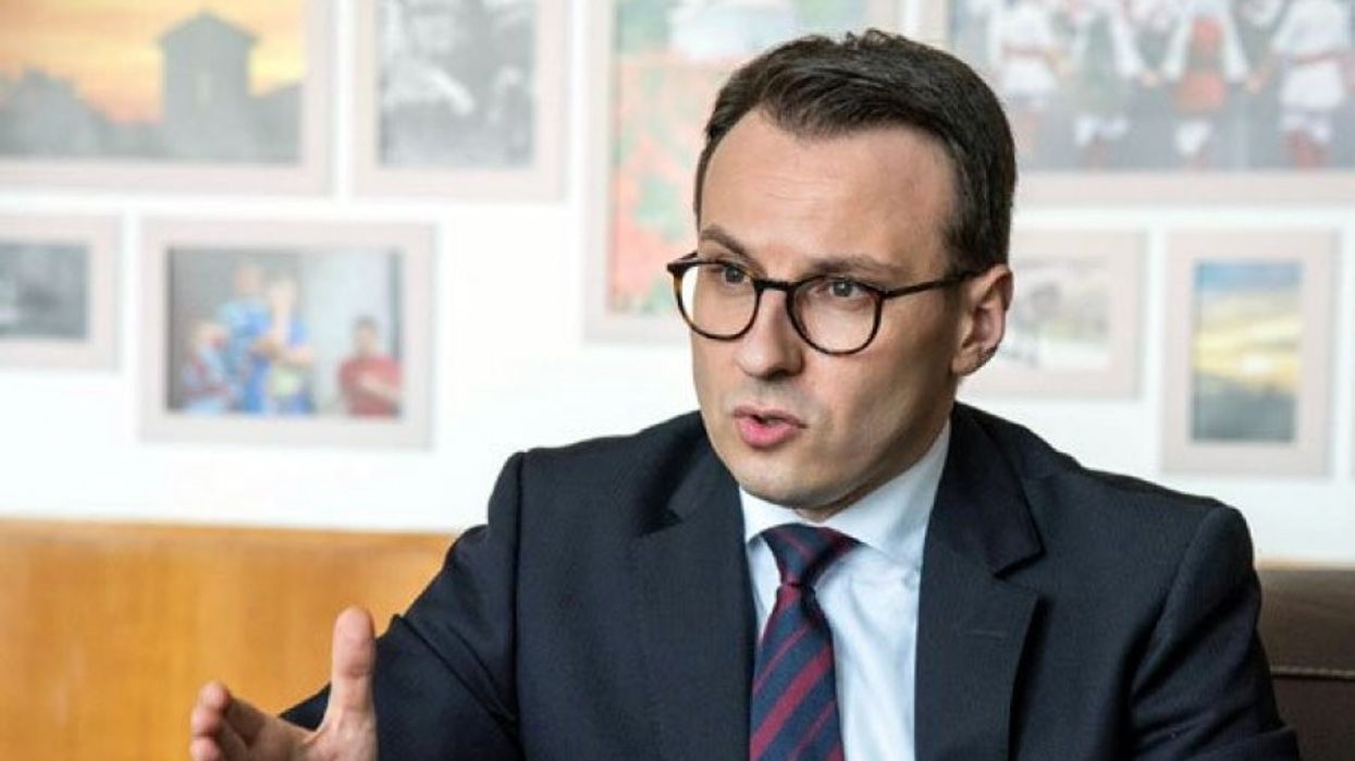 Petkoviq sulmon Kurtin pasi institucionet e Kosovës morën nën kontroll stacionet hekurudhore, u bën thirrje serbëve të rreshtohen “nën një bajrak” Petkoviq sulmon Kurtin pasi institucionet e Kosovës morën nën kontroll stacionet hekurudhore, u bën thirrje serbëve të rreshtohen “nën një bajrak”