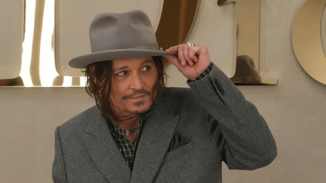 Një burrë arrestohet pasi për dy vite radhazi ka shpenzuar para nga karta bankare e Johnny Depp - aktori nuk e kishte vënë re Një burrë arrestohet pasi për dy vite radhazi ka shpenzuar para nga karta bankare e Johnny Depp - aktori nuk e kishte vënë re