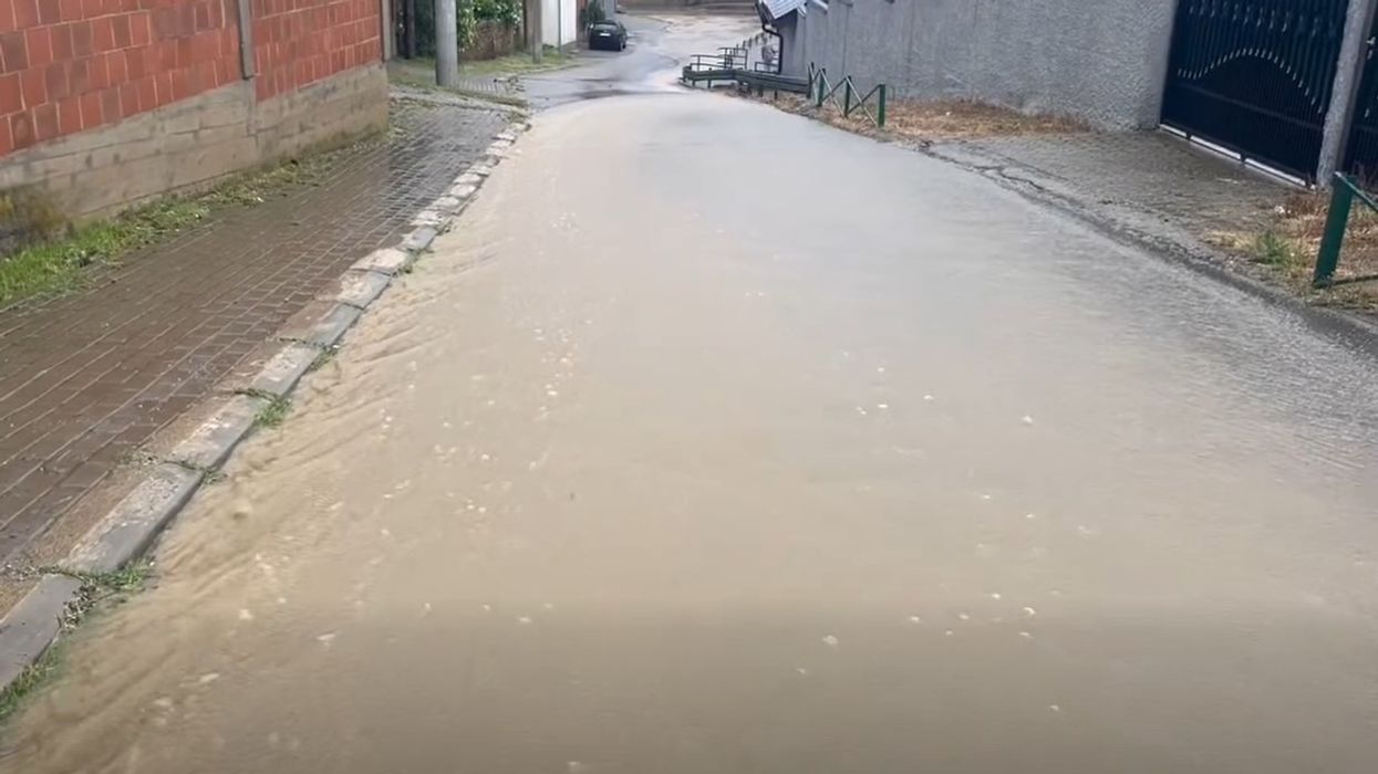 IHMK: Reshje shumë intensive me rrufe e breshër në disa fshatra të Llapit IHMK: Reshje shumë intensive me rrufe e breshër në disa fshatra të Llapit