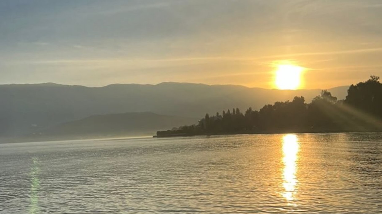 Moti në Shqipëri, vranët dhe reshje shiu e shtrëngata