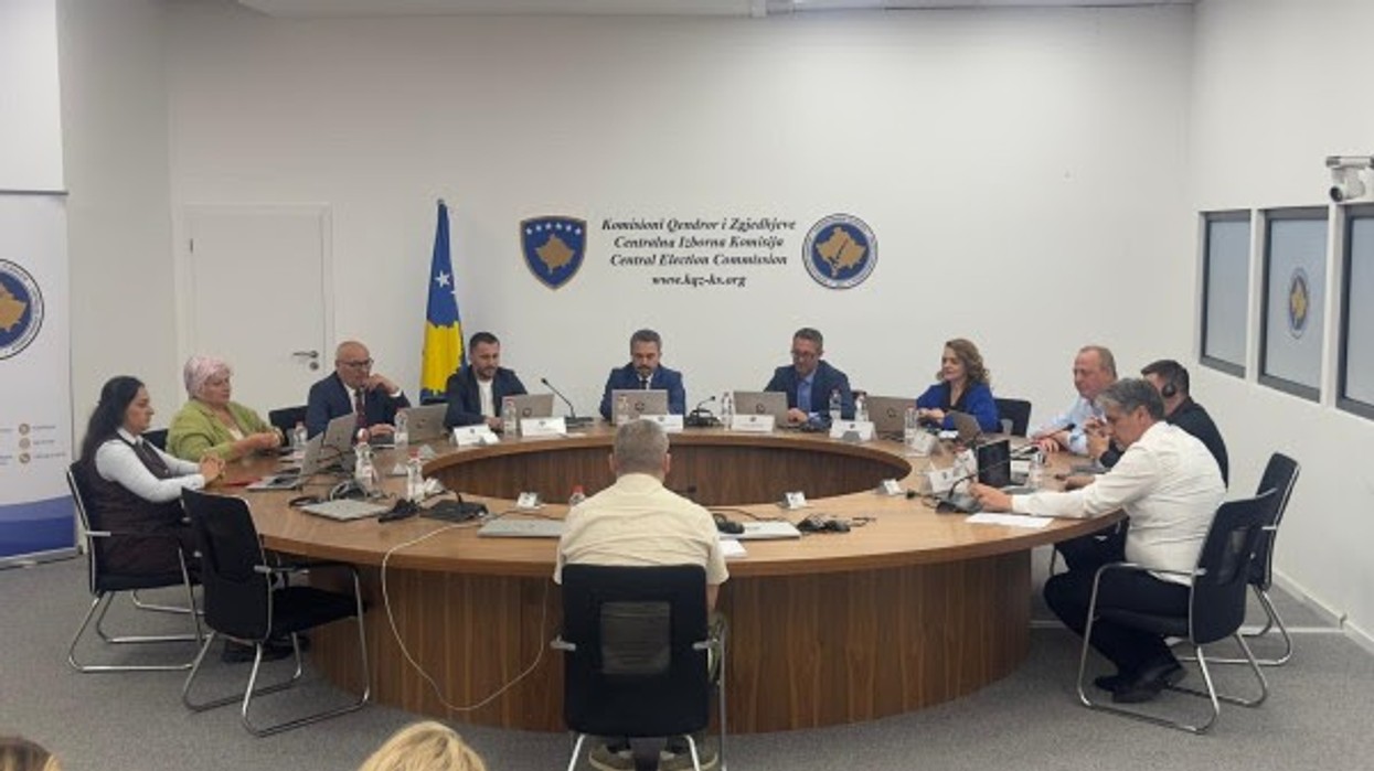 KQZ akrediton mbi 760 vëzhgues, refuzon dy OJQ - njëra s’e njohu sovranitetin e Kosovës