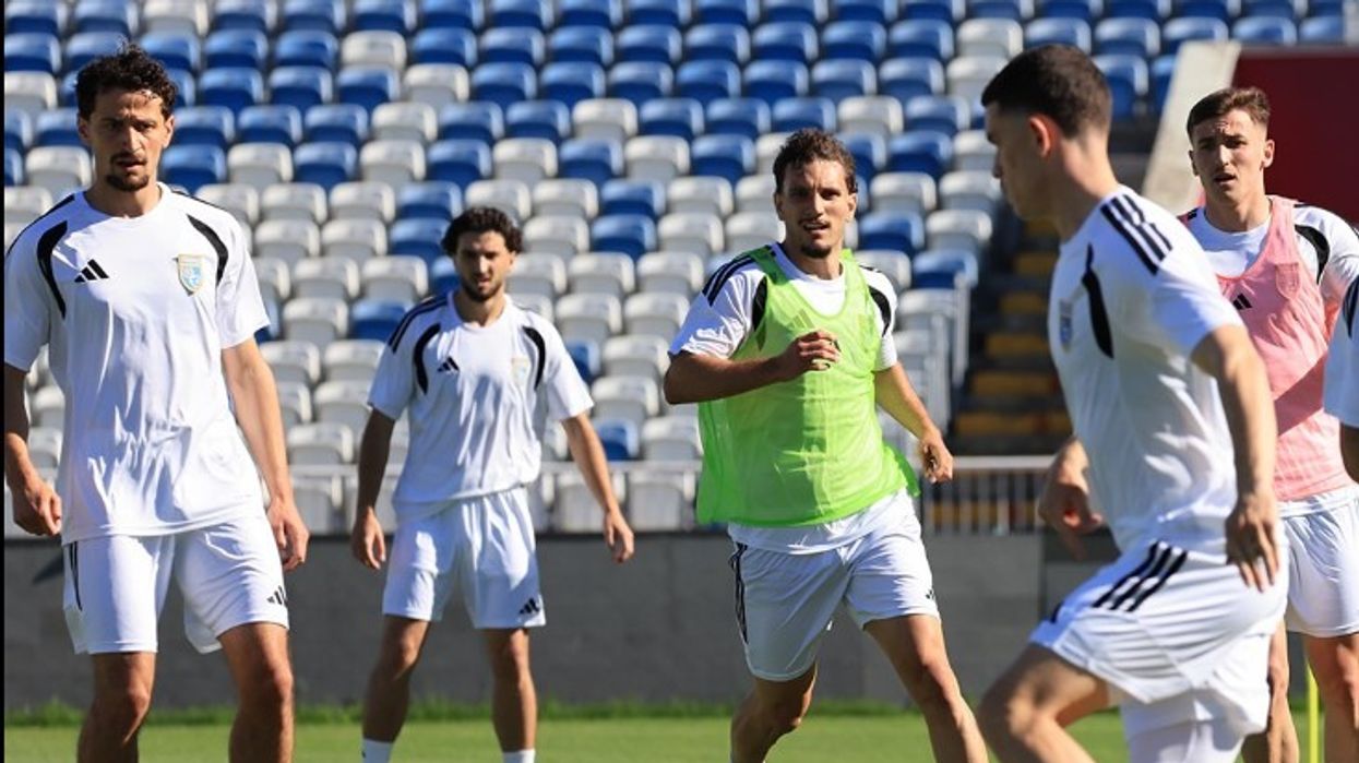 Kosova zhvillon stërvitjen e fundit para udhëtimit për në Pragë Kosova zhvillon stërvitjen e fundit para udhëtimit për në Pragë