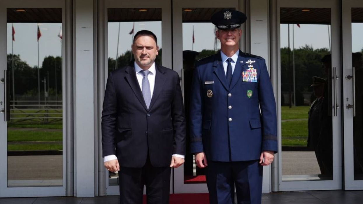 Baza Detare e Porto Romanos, ministri shqiptar i Mbrojtjes diskuton me Komandantin Suprem të NATO-s Baza Detare e Porto Romanos, ministri shqiptar i Mbrojtjes diskuton me Komandantin Suprem të NATO-s