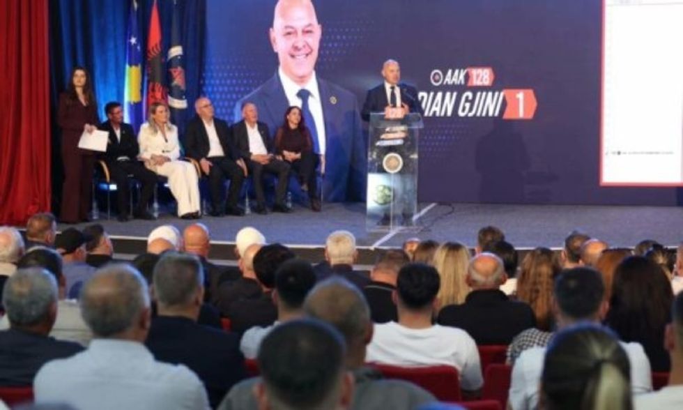 ​Ardian Gjini në Rahovec: Nuk do të marrin më subvencione ata që s’e punojnë tokën, veç pse janë kushërinj “të atyre”