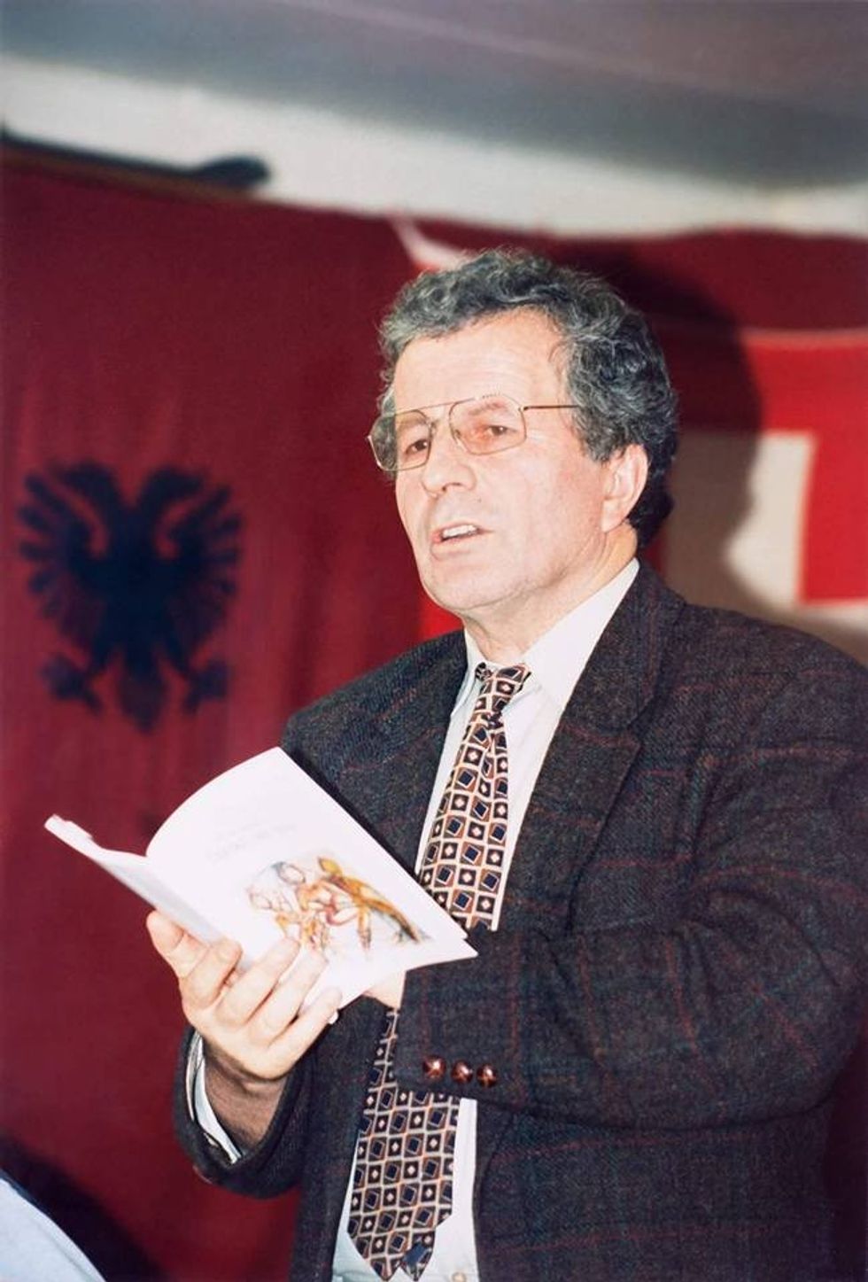 Robelli: Mbi një poezi të Azem Shkrelit kushtuar një liqeni në Zvicër
