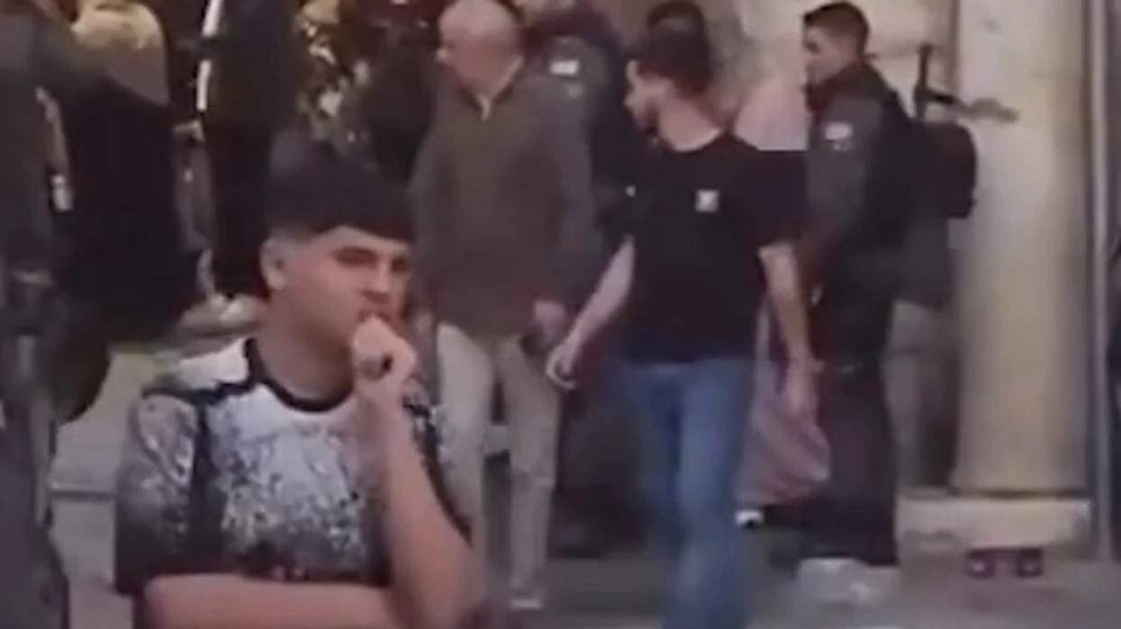 Forcat izraelite i heqin hixhabin me forcë një vajze palestineze dhe e arrestojnë - pamje