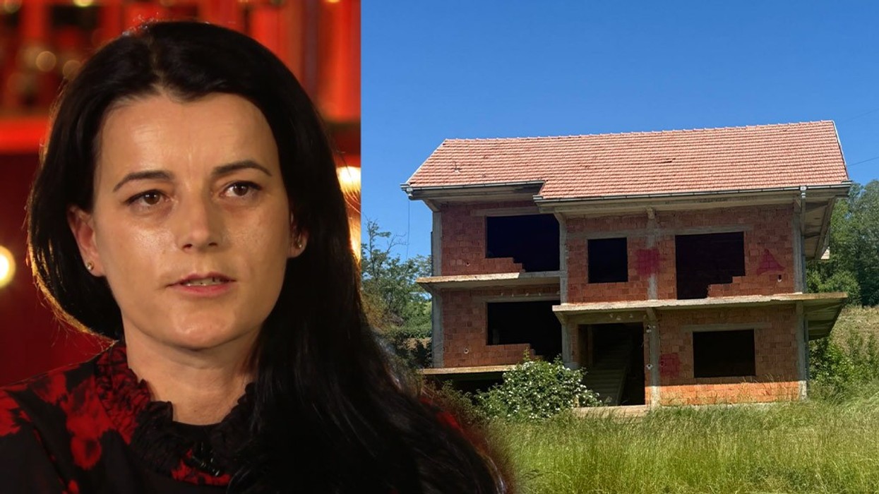“Doja të hyja në dhomën ku ndodhi krimi, por s’munda”, Vasfije Krasniqi kthehet te vendi ku në moshën 16-vjeçare përjetoi tmerrin