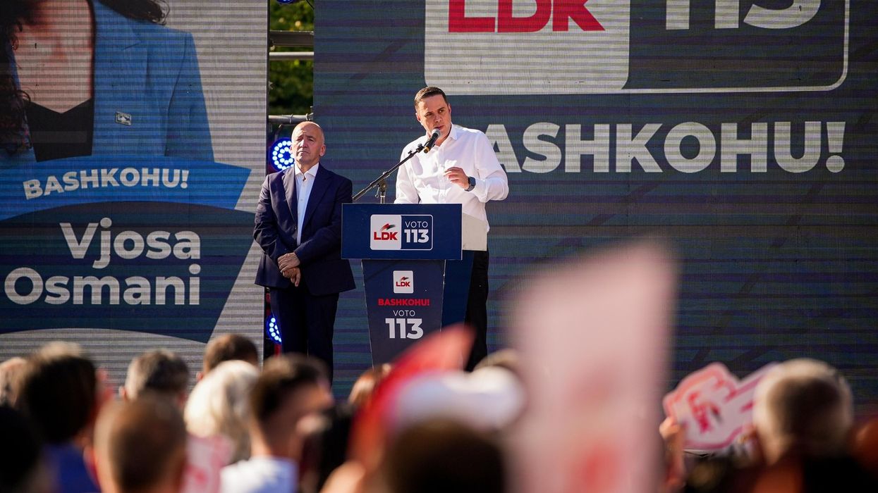 Abdixhiku vazhdon tubimet në rajonin e Dukagjinit: Shpresa është kthyer Abdixhiku vazhdon tubimet në rajonin e Dukagjinit: Shpresa është kthyer