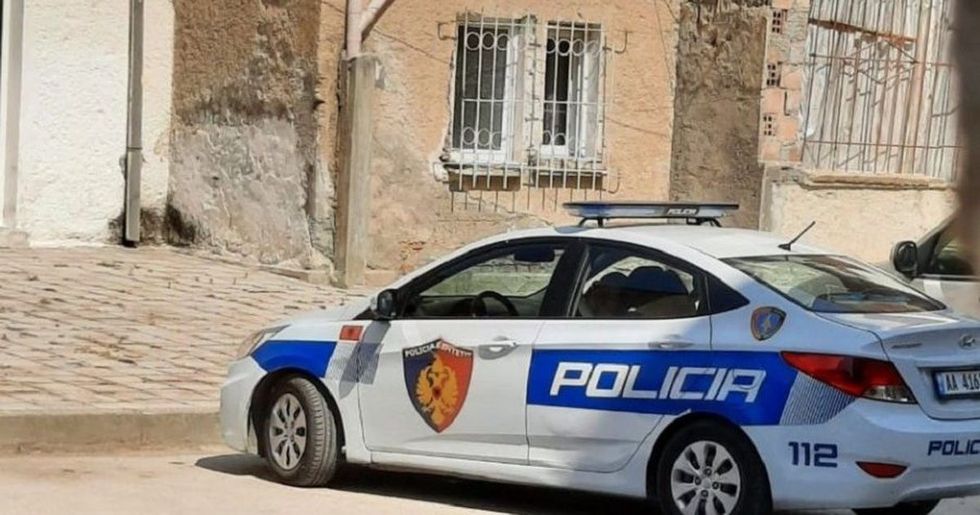 Plagosje me armë të ftohta në Lushnjë, 17-vjeçari godet me thikë 42-vjeçarin pas një konflikti