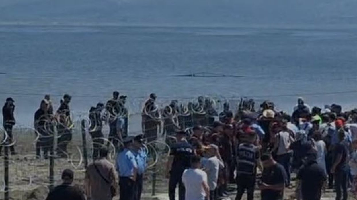 Arrestohet roja i sigurisë që sulmoi fizikisht një qytetar gjatë tubimit në Zvërnec, hetim disiplinor policisë Vlorë Arrestohet roja i sigurisë që sulmoi fizikisht një qytetar gjatë tubimit në Zvërnec, hetim disiplinor policisë Vlorë
