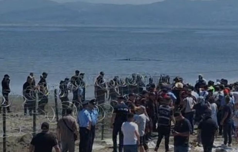 Arrestohet roja i sigurisë që sulmoi fizikisht një qytetar gjatë tubimit në Zvërnec, hetim disiplinor policisë Vlorë