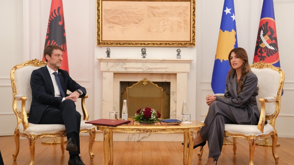 Haxhiu priti ministrin Hoxha, i kërkon vazhdimin e mbështetjes për rrugën euroatlantike të Kosovës